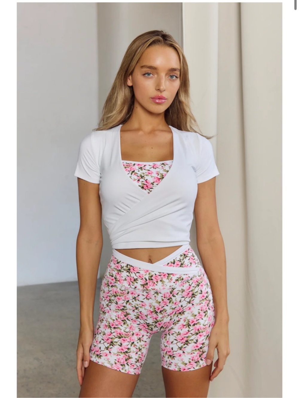 Astoria live luxe wrap quarter sleeve crop top white - Picture 4 of 8